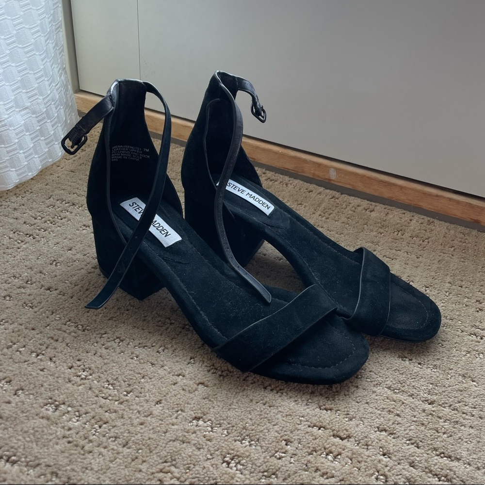 STEVE MADDEN LOW HEELED SANDAL SIZE 7.5
